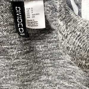 Comfortable gray, small, light cardigan!